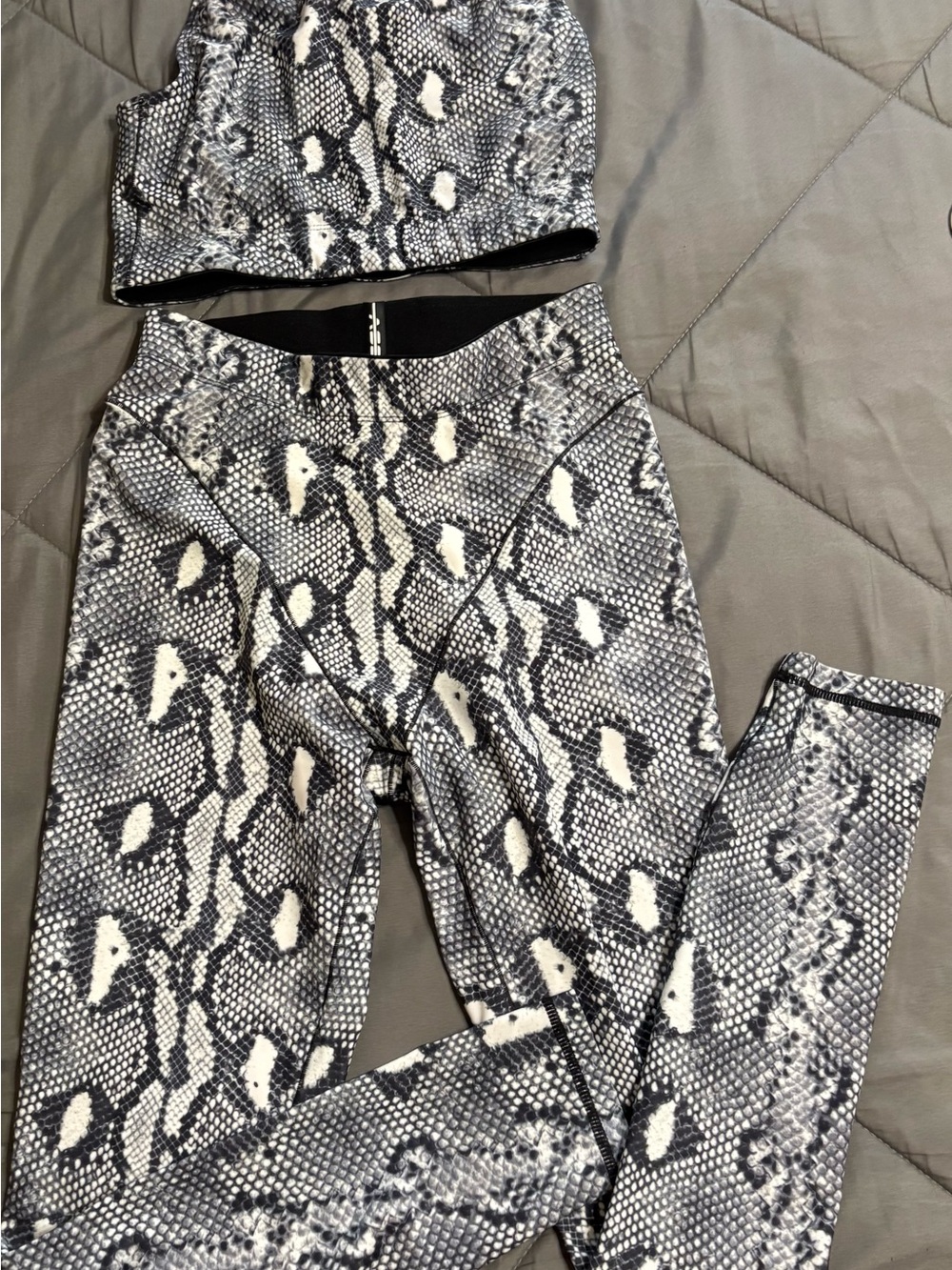Adam Selman Sport Cropped Snake Print Top & Legging athletic Set Sz Small - Picture 8 of 8